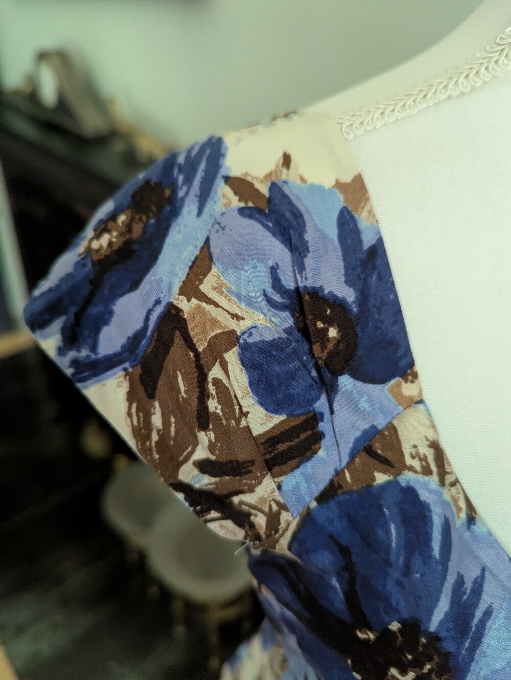 Banana Republic Dress Size 2 Silk Floral 60s Look Shift Dress Pleated Accents - Picture 5 of 13